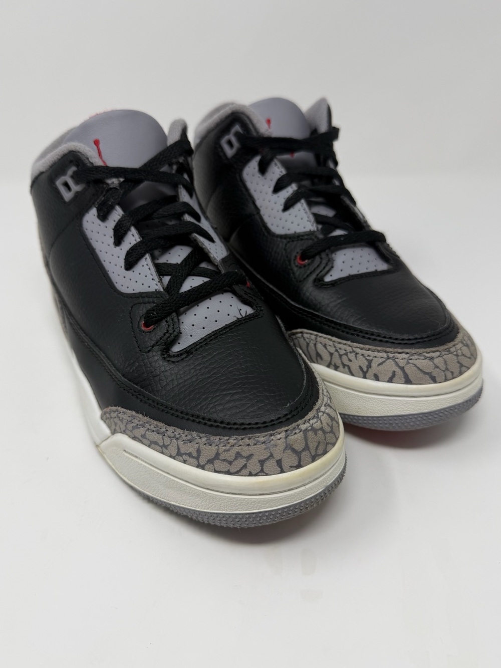 Kids Jordan 3 Black and Gray Basketball Sneakers Sz.2y